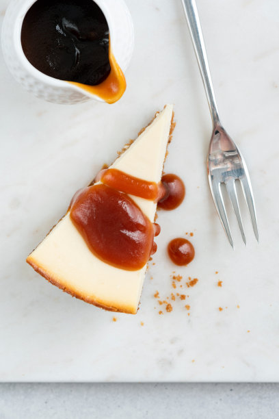 芝士蛋糕片配焦糖酱图片下载