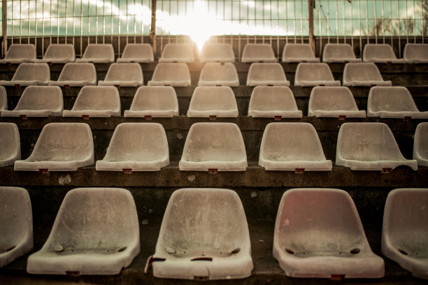 体育场的一排排座位图片下载
