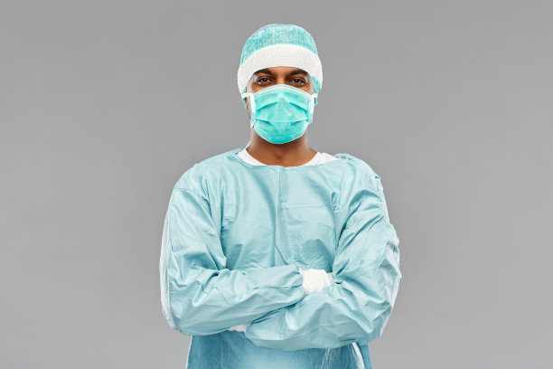 印度男医生或外科医生穿防护服图片下载