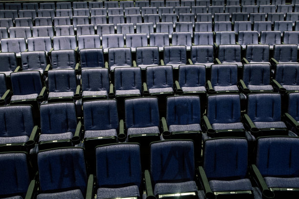 空礼堂紫色座椅图片下载