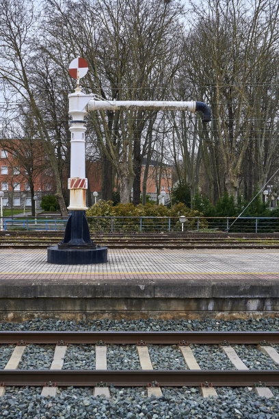 火车站旧水塔改造后暴露在外图片下载