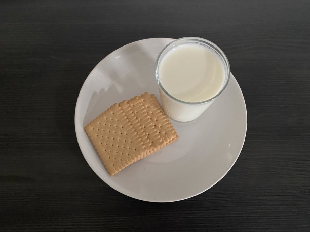牛奶和饼干图片下载