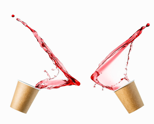 两个一次性纸杯红酒飞溅图片下载
