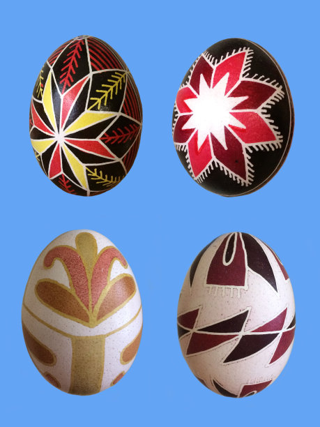 非常美丽的彩蛋为庆祝复活节孤立的鸡蛋在蓝色的背景图片下载