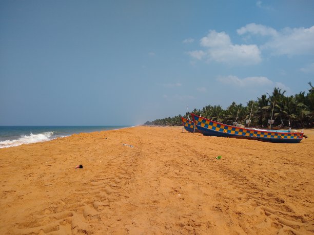 海边渔船，喀拉拉邦特里凡得琅邦，海景图片下载