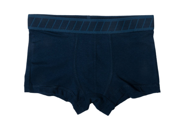 蓝色的平角裤给一个孤立的白人男孩图片下载