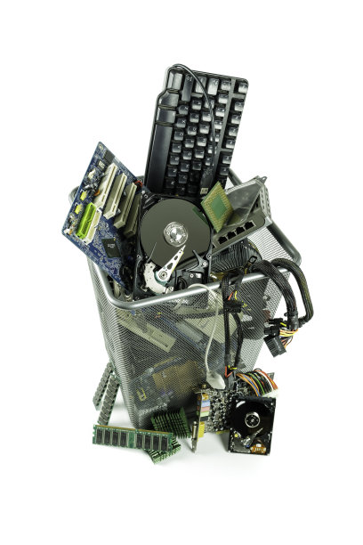 电脑零件在垃圾桶里图片下载