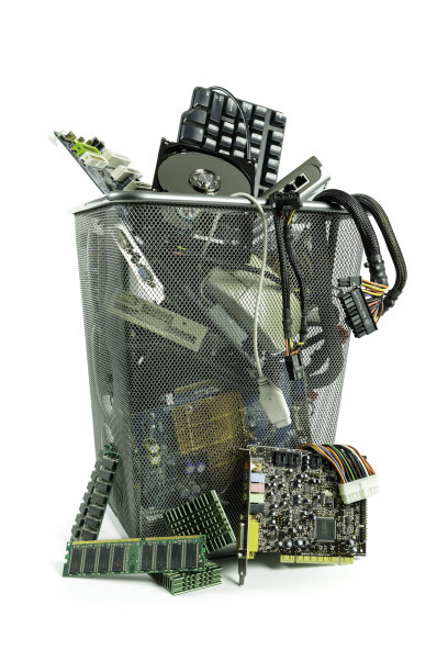 电脑零件在垃圾桶里图片下载