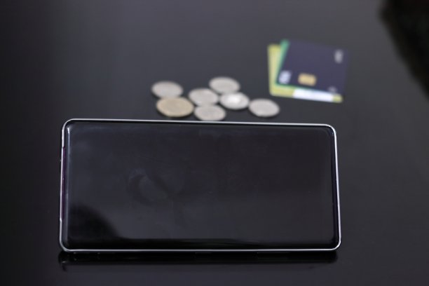 日本货币、信用卡和智能手机图片下载