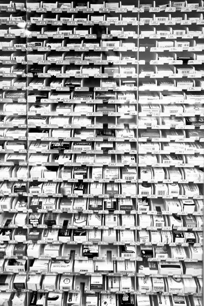 药片在药房的架子上图片下载