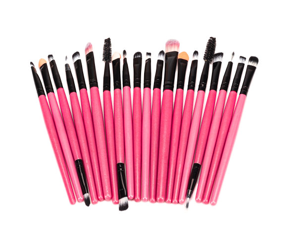 各种化妆刷隔离在白色背景图片下载