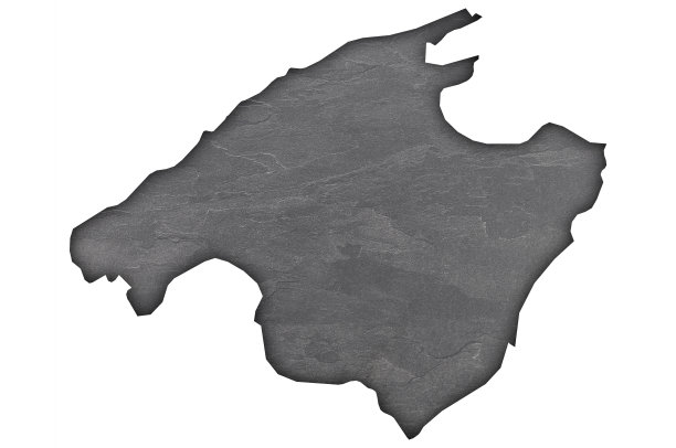 深色石板上的马略卡岛地图，图片下载