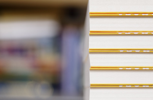 图书馆里的一堆书图片下载