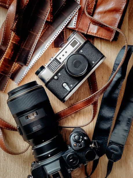 复古和现代单反相机图片下载