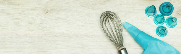 纸杯蛋糕装饰工具，糖霜袋，笔尖或尖头和鞭子图片下载