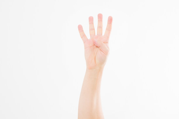 男人的手有四个手指。姿态。高加索人的手臂。模拟。副本的空间。模板。空白。图片下载