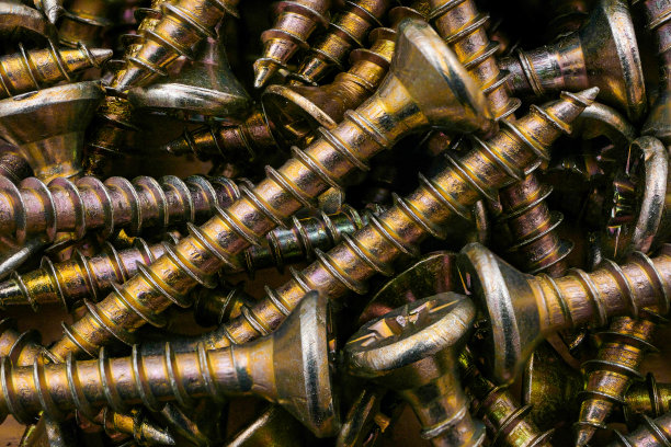 宏的黄色镀锌螺丝桩图片下载