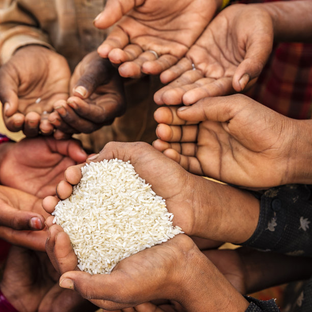 可怜的孩子要吃的图片下载