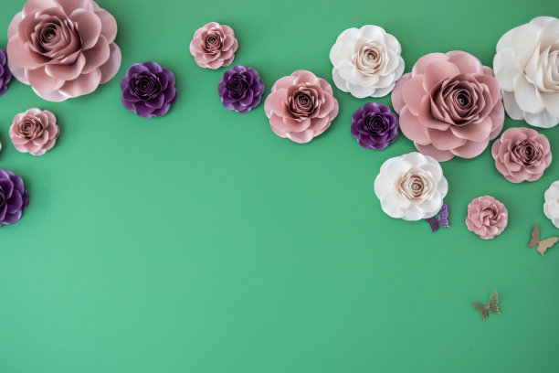 多色花墙背景。婚礼场景的花纹理背景图片下载