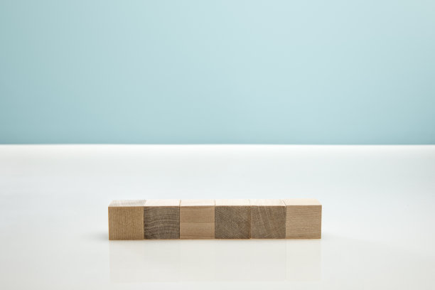 空白块在蓝色和白色的背景与空间复制行图片下载