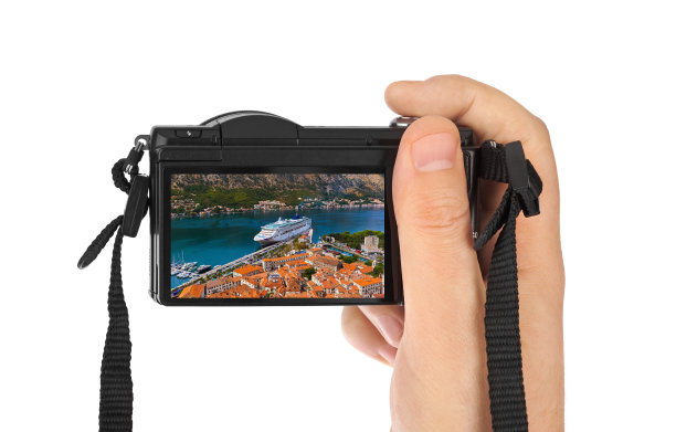 手拿相机和黑山的Kotor湾图片(我的照片)图片下载