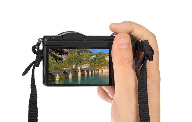 手拿相机和Visegrad的老桥-波斯尼亚和黑塞哥维那图片(我的照片)图片下载