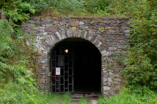 旧的铀矿图片下载