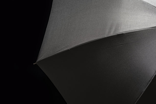 近距离拍摄的黑伞图片下载