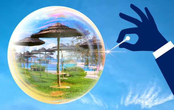 手拿着一根针，举到肥皂泡上。图片下载