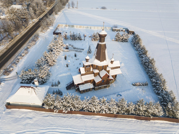 这座神庙以莫斯科卢戈瓦亚地区圣母圣像的名义建造。鸟瞰图图片下载