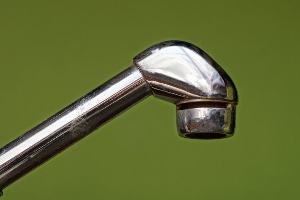 灰色金属水龙头的一部分图片下载