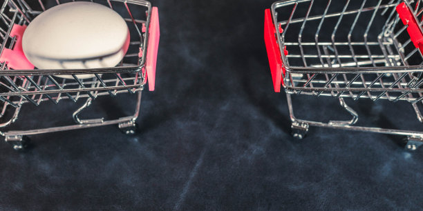 食物推车，白色的鸡蛋，购物，皮革垫子。一个地方的文字图片下载