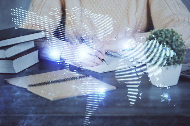 社交网络主题全息图上女人的手写字背景。国际观念人与人之间的联系。双重曝光图片下载