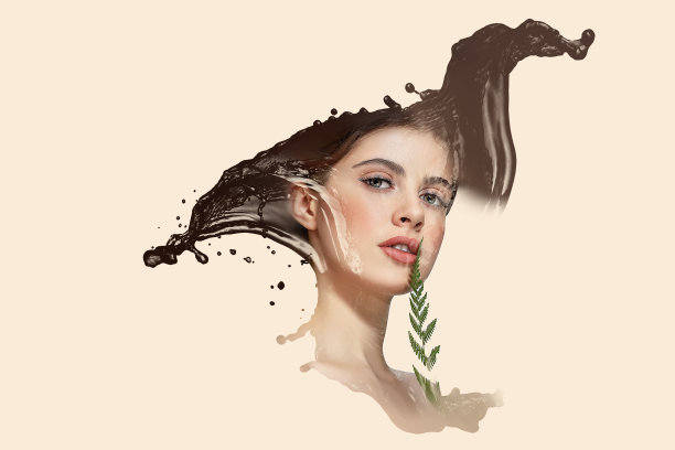 一个美丽的黑发女孩的倒影在水花在米色的背景。图片下载