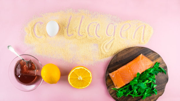 含有胶原蛋白的食物。明胶、鸡蛋、鱼、绿色蔬菜、柑橘类水果中含有胶原蛋白，是合成胶原蛋白对年轻皮肤和健康关节的必要成分。图片下载
