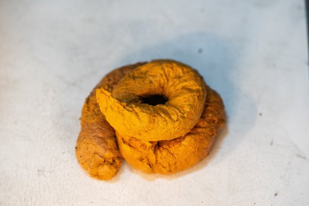 真实大便假人特写，假大便背景图片下载