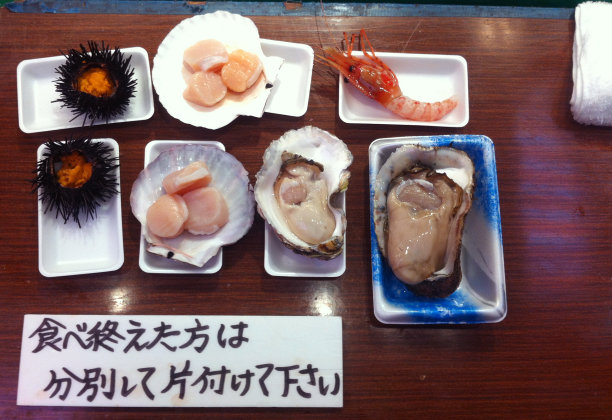 日本金泽海鲜市场的各种新鲜海鲜图片下载