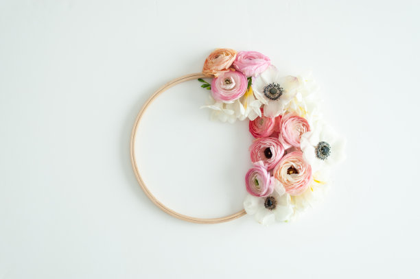 平躺着静物牡丹花图片下载