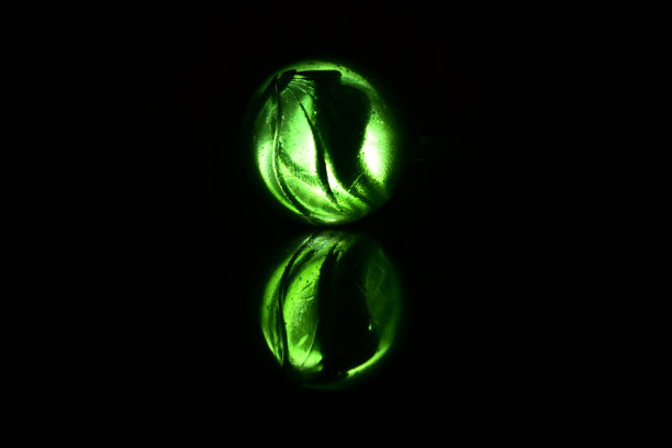 绿色大理石球与反射独特的库存照片图片下载