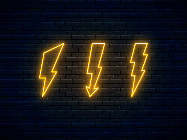 霓虹闪电套。高压雷电霓虹符号。闪电和电标志。明亮的横幅设计图片下载