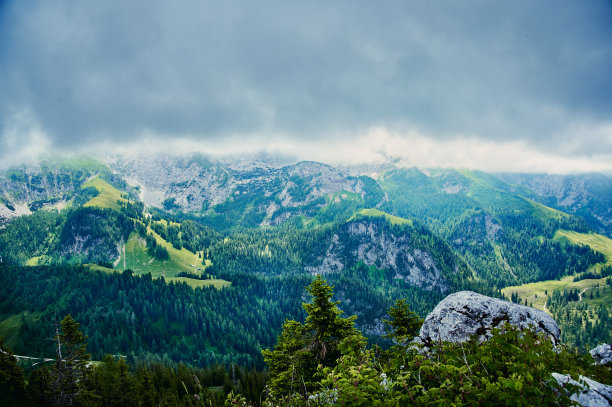 从德国著名的詹纳山看到的山景图片下载