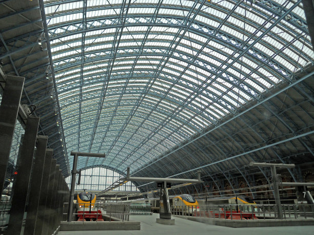 圣潘克拉斯的玻璃拱顶图片下载