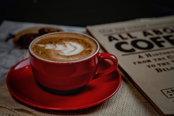 杯中的拉花艺术图片下载