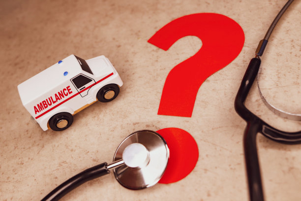 诊断病情紧急，叫救护车。图片下载