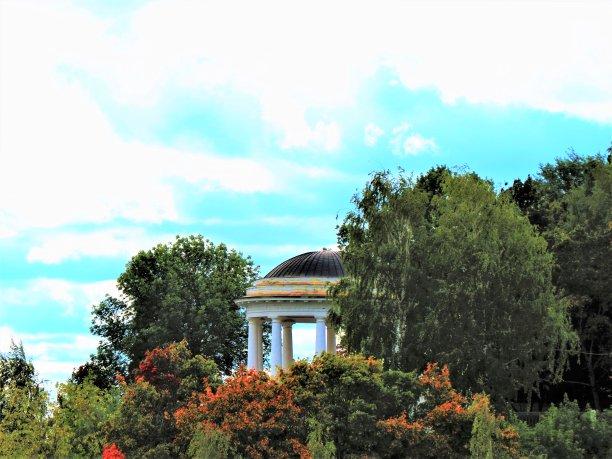 公共公园(亚历山大花园)在基洛夫，俄罗斯。图片下载