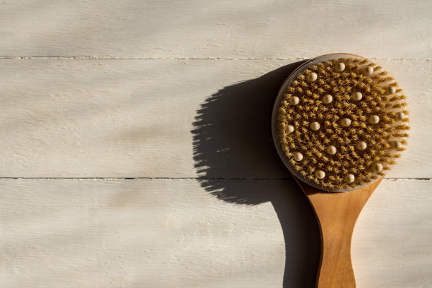 俯视图浴竹刷干按摩木制背景图片下载