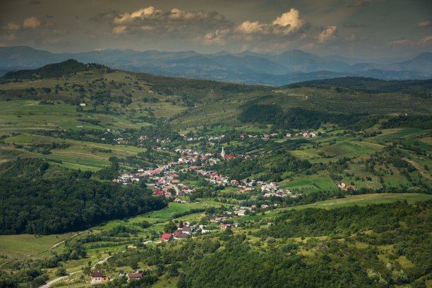 罗马尼亚，Bistrita，航拍图片，2019年8月，斯拉蒂尼亚社区图片下载