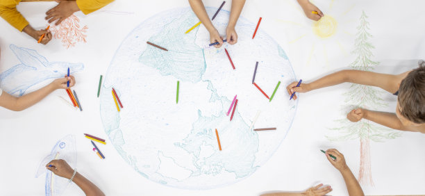 儿童着色的全球壁画库存照片图片下载