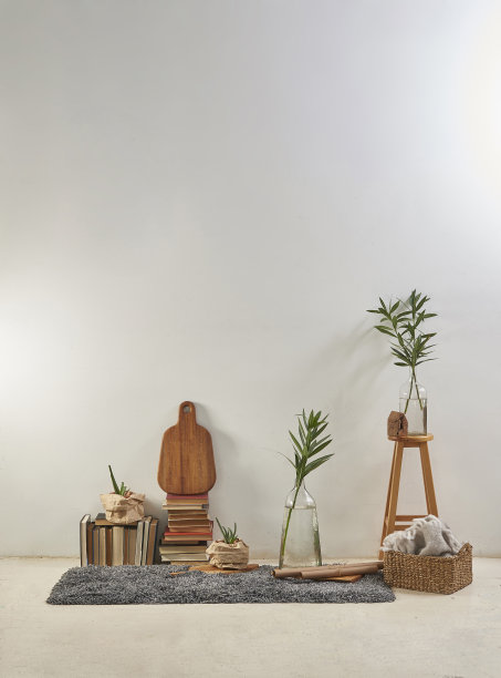 现代家居客厅白墙配木凳图片下载