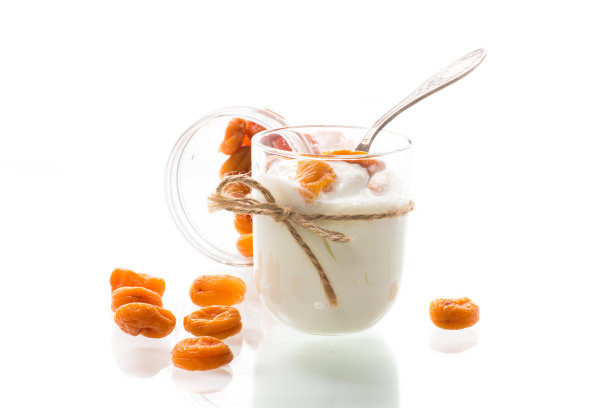 自制的甜酸奶和杏干图片下载